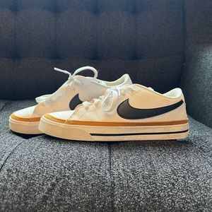Nike Women’s Court Legacy sneakers size 7.5